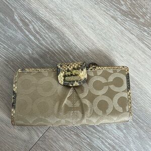 COACH 46636 Madison Signature Op Art Skinny Wallet Khaki Natural
